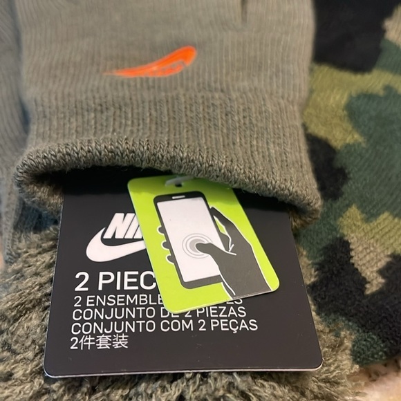 NIKE BOYS HAT & GLOVES 2 PIECE SET MEDIUM OLIVE - YOUTH - Picture 3 of 3